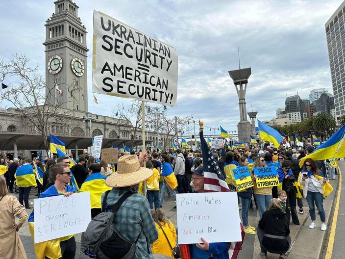 Сотні міст — з нами: як світ підтримав Україну до третьої річниці повномасштабної війни